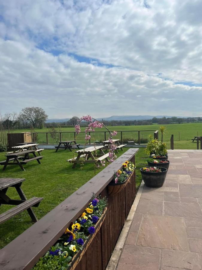The Hinds Head Hotel Chorley  Extérieur photo